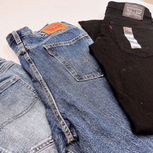 Lote de jeans de marcas reconocidas en liquidación al por mayor
