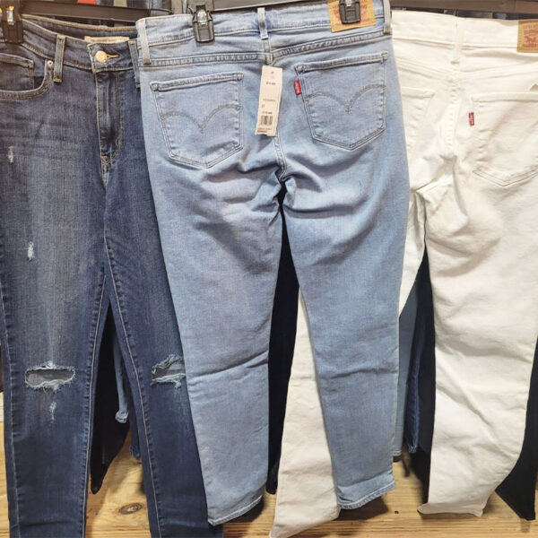 Lotes de jeans Levi's en liquidación al por mayor