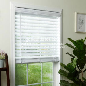 Contenedores con insumos de ferretería y mercancía en general