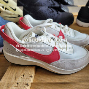 Lotes de zapatillas deportivas (principalmente) y zapatos casuales