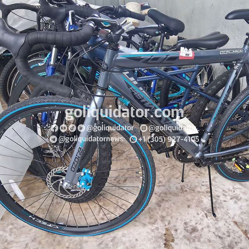Lote de bicicletas, scooters y más