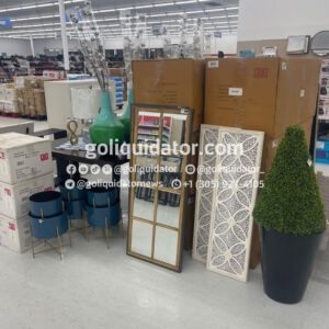 Camión de artículos de decoración y muebles