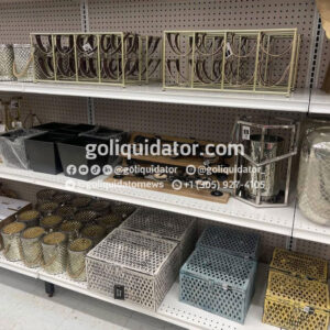 Camión de artículos de decoración y muebles