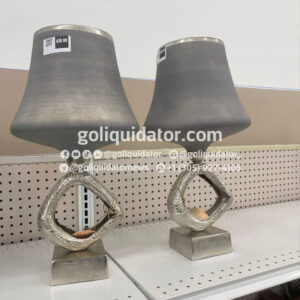 Camión de artículos de decoración y muebles