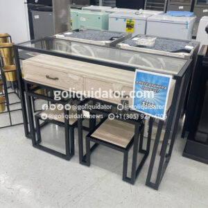 Camión de artículos de decoración y muebles