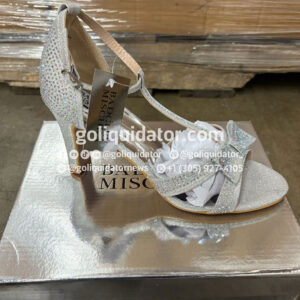 Camión completo de zapatos mixtos