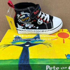 Camión completo de zapatos mixtos