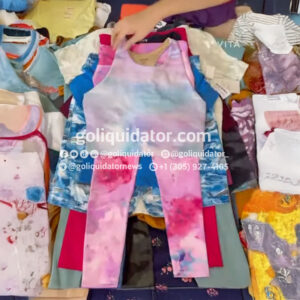 Camión con ropa de reconocida marca americana