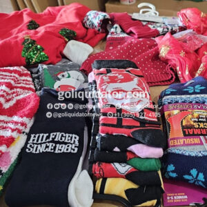 Ropa de navidad por contenedor