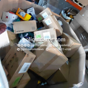 Camión completo de mercancía nueva Target