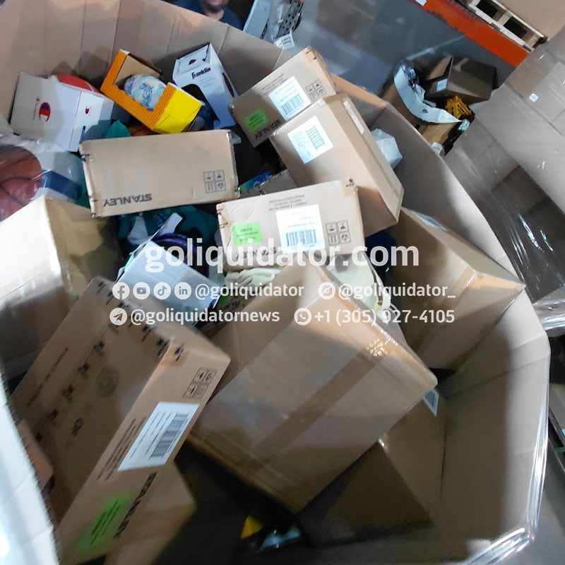 Camión completo de mercancía nueva Target