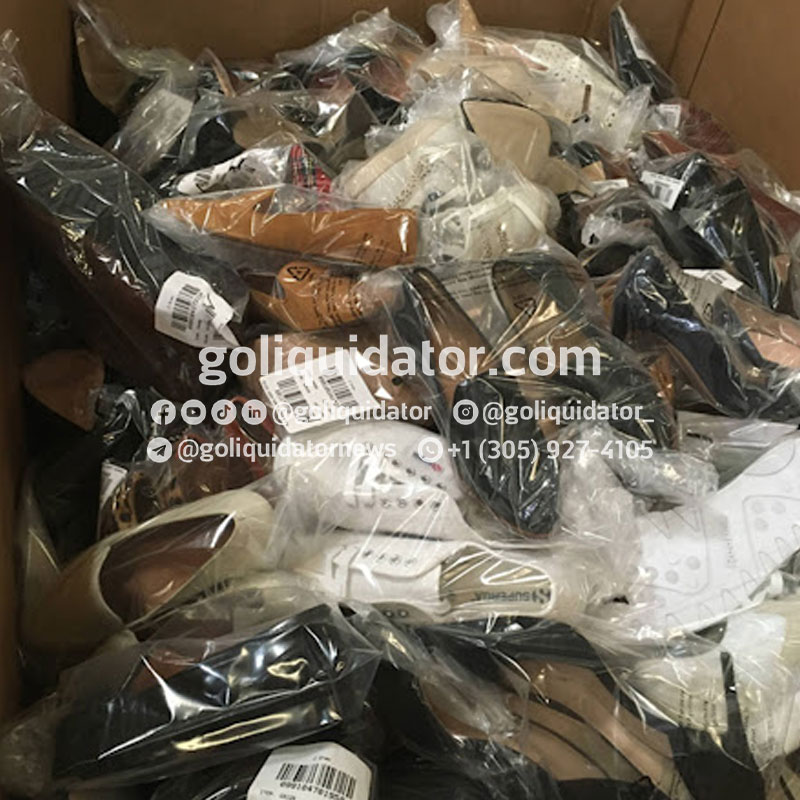 Lote de ropa, calzado y accesorios de prestigiosas marcas