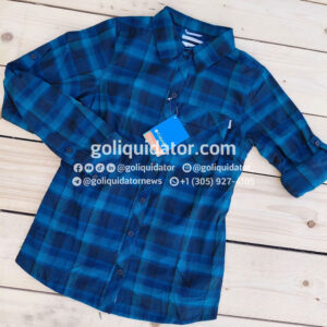 Lotes de camisas, camisetas y shorts de marcas como Columbia y Merrell