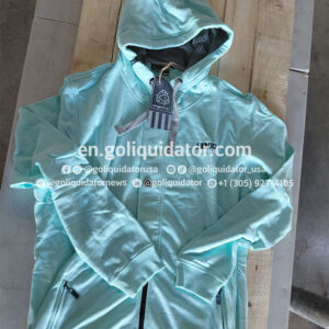 Lote de ropa de una reconocida marca enfocada en el estilo de vida surf (Mystic)