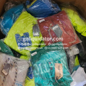 Lote de ropa de una reconocida marca enfocada en el estilo de vida surf