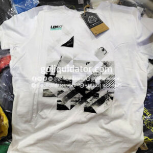 Lote de ropa de una reconocida marca enfocada en el estilo de vida surf