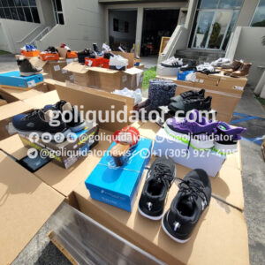 Zapatillas deportivas de marcas reconocidas, zapatos casuales y ropa de marca por contenedor