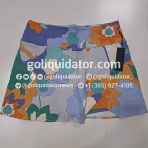 Camión con ropa deportiva femenina