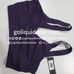 Camión con ropa deportiva femenina