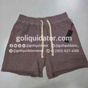 Camión con ropa deportiva femenina